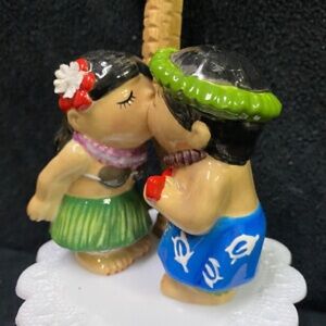 NIB Hawaiian Kissing Couple Figurine